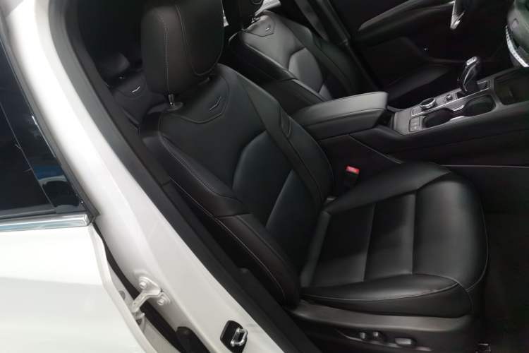 Used Cadillac XT4 2018 28T Two-Wheel Drive Leading Version