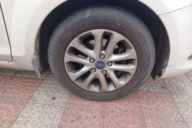 Used Ford Focus 2013 Hatchback Classic 1.8L Manual Base Model Right Front Wheel Hub