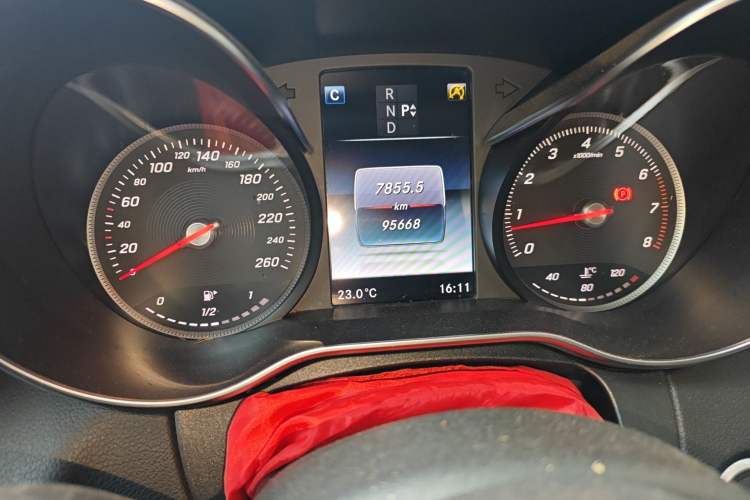 Used Mercedes-Benz C-Class 2017 Facelift C 200 L Sport Edition Odometer Close Up