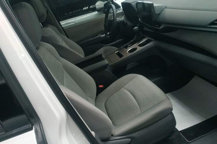 Used Toyota SIENNA 2026 Model 2.5L Dual-Engine Two-Wheel-Drive Comfort Edition Right Front Seat