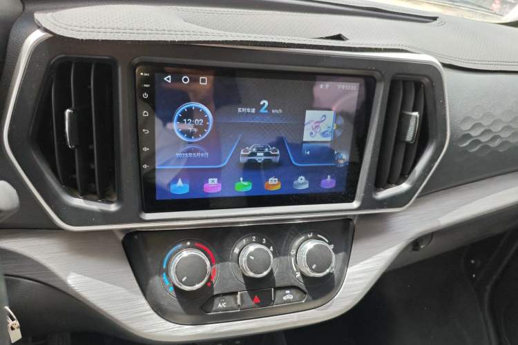 Used CHANGAN KAICHENG Ruixing M60 2023 1.6L CNG Comfort-Grade 6-Seater Passenger Vehicle
