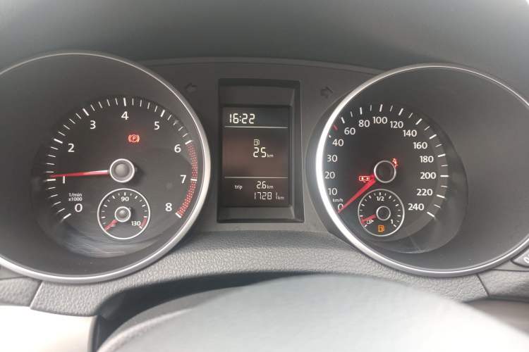 Used Volkswagen Golf 2012 1.6 Manual Fashion Edition Instrument Cluster