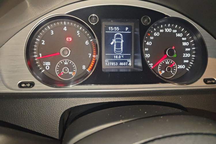 Used Volkswagen Magotan 2016 1.8TSI Smart Comfort Model Odometer Close Up