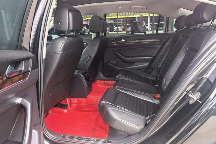 Used Volkswagen Magotan 2019 330TSI DSG Luxury Model China V Standard Left Rear Seat