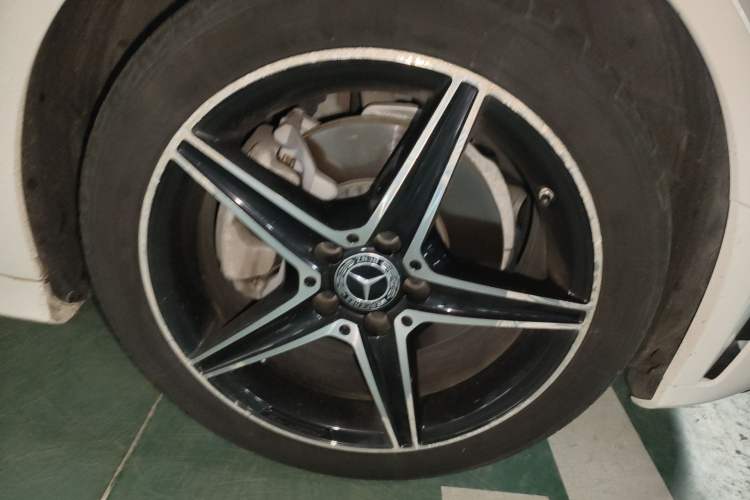 Used Mercedes-Benz C-Class 2020 Restyled C 260 Sport Edition Right Front Wheel Hub