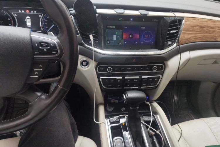 Used GAC Trumpchi GS8 2017 320T Two-Wheel Drive Luxury Smart Connectivity Version (7 Seats) Audio And AC Panel