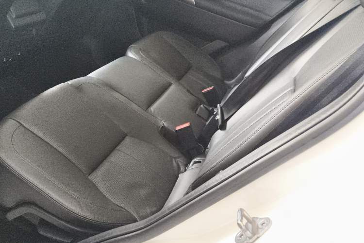 Used Land Rover Discovery Sport 2016 2.0T HSE Left Rear Seat