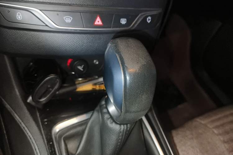 Used Peugeot 408 2015 1.2T Automatic Luxury Edition Gear Lever
