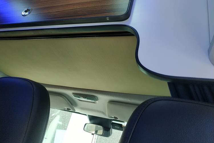 Used Ford Transit 2023 2.0T Diesel Automatic Multi-Purpose Commercial Vehicle Mid-Frame Mid-Roof 5/6 Seats
