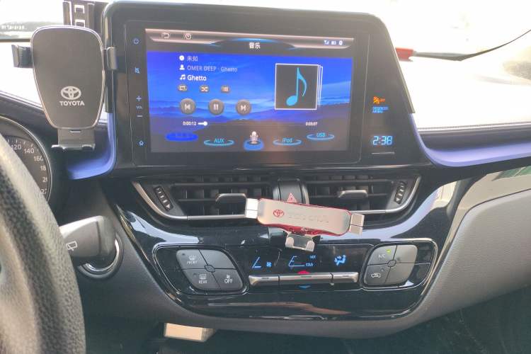 Used Toyota C-HR 2018 2.0L Leading with Sunroof China V Standard Audio And AC Panel