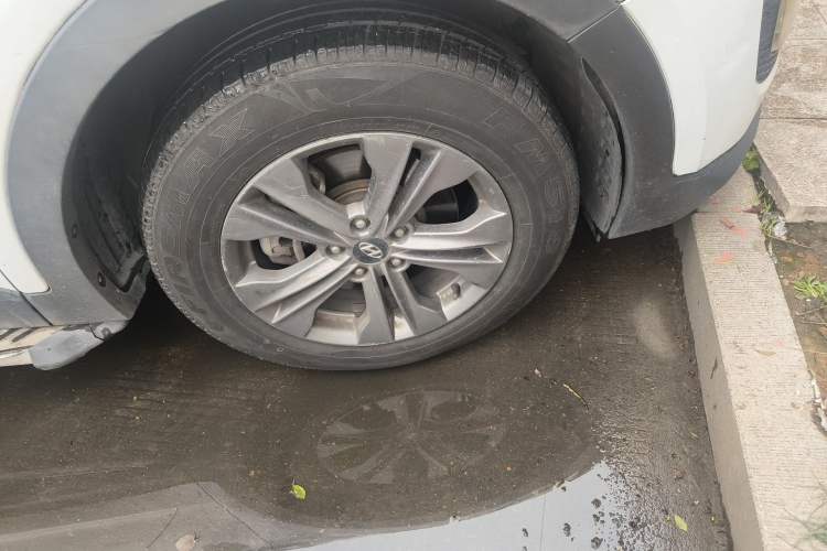 Used Hyundai Santa Fe 2013 2.4L Automatic Two-Wheel Drive Smart Version