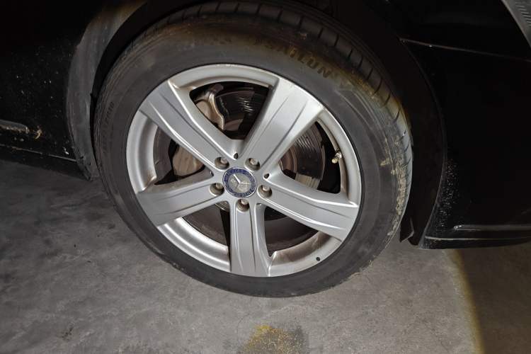 Used Mercedes-Benz S-Class 2010 S 400 L HYBRID Right Front Wheel Hub