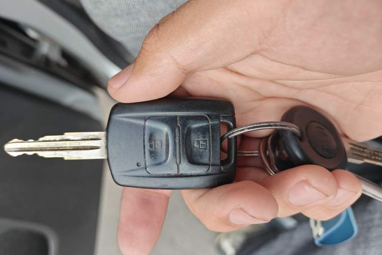 Used Wuling Rongguang V 2018 1.5L Standard Version Vehicle Key