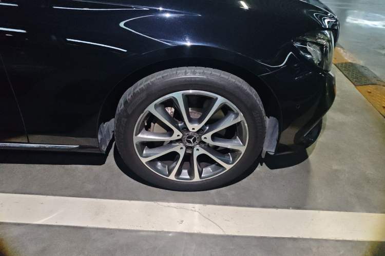 Used Mercedes-Benz E-Class 2016 E 300 L Stylish Model
