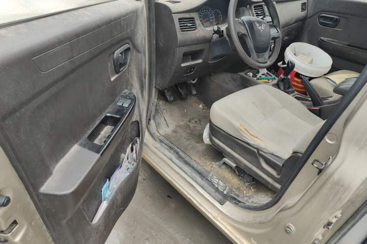 Used Wuling Rongguang V 2016 1.5L Standard Version Driver Seat