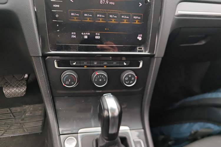 Used Volkswagen Golf 2020 Zhiai Edition 200TSI DSG Comfortable & Ambitious Version Audio And AC Panel