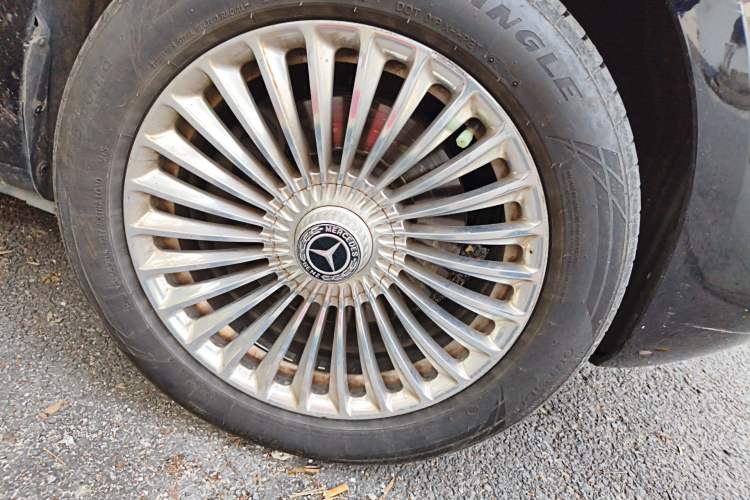 Used Mercedes-Benz V-Class 2021 V 260 Avantgarde Edition Right Front Wheel Hub