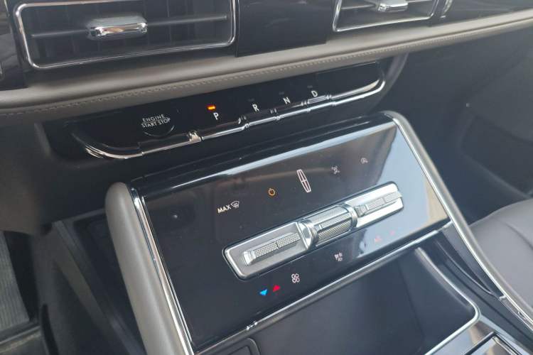 Used Lincoln Aviator 2024 3.0T V6 All-Wheel-Drive Elegance Edition Six Seats Gear Lever