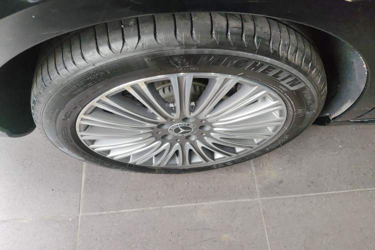 Used Mercedes-Benz E-Class 2023 E 300 L Luxury Model Exterior 5