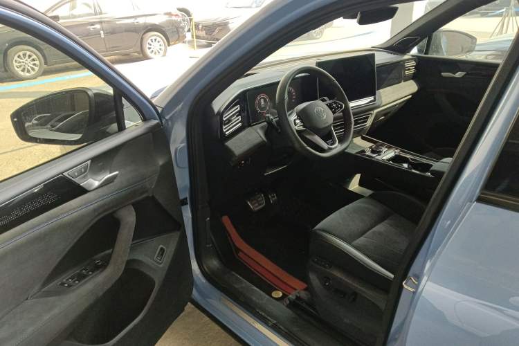 Used Volkswagen Tiguan L 2024 PRO 380TSI Four-Wheel Drive R-Line Prestige Edition
