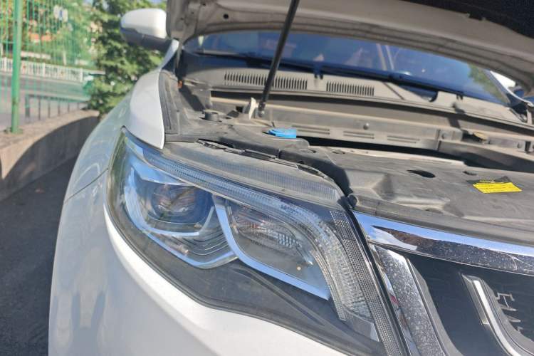 Used Geely Auto Emgrand X7 Sport 2016 1.8TD Automatic Smart Model Right Front Headlight