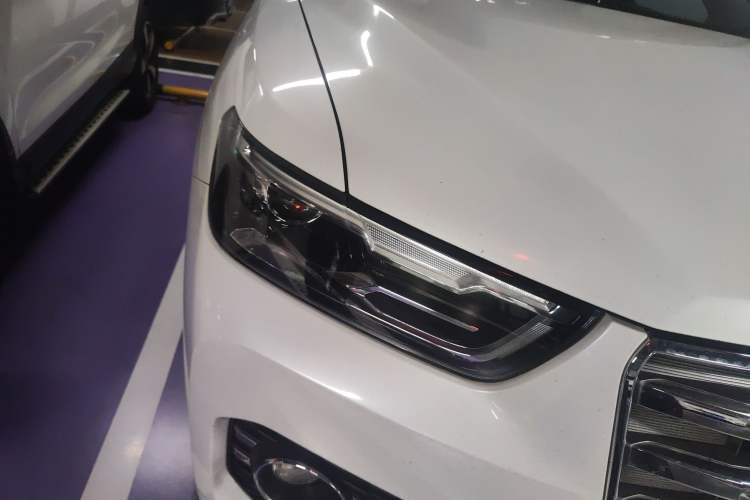 Used Haval H6 2017 Red-Label 1.5T Automatic Two-Wheel Drive Smart Edition Right Front Headlight