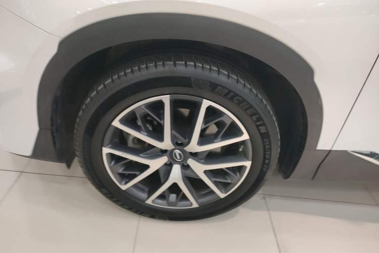 Used GAC Trumpchi GS8 2024 Linghang Series 2.0 TGDI Two-Wheel Drive Luxury Smart Connectivity Version Left Front Wheel Hub