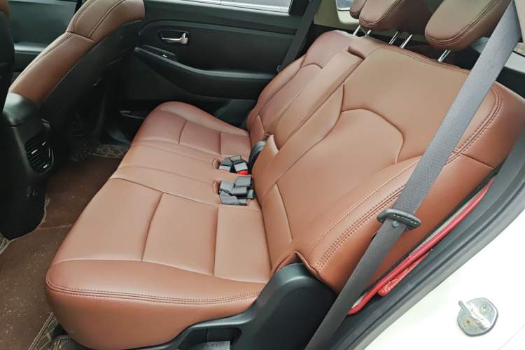 Used Kia Carens 2013 2.0L 5-Seater Automatic Standard Version China V Standard Left Rear Seat