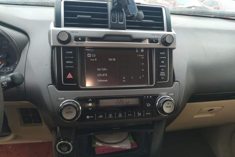 Used Toyota Prado 2010 2.7L Automatic Deluxe Edition Audio And AC Panel