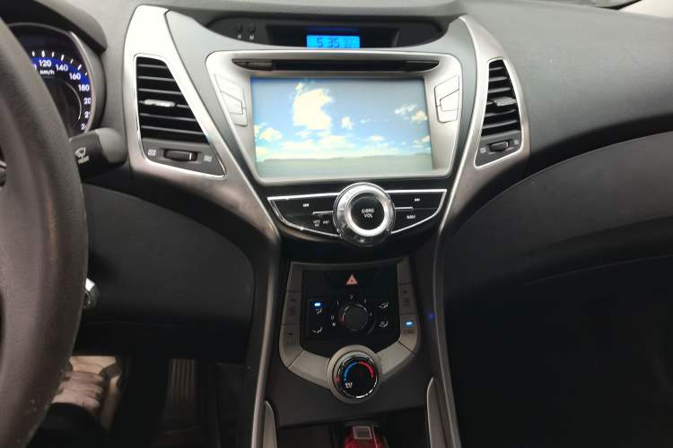 Used Hyundai Elantra (5th Generation / Langdong) 2012 1.6L Automatic Fashion Edition