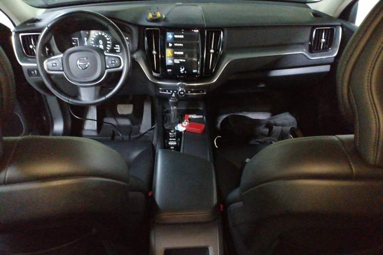 Used Volvo XC60 2021 T5 4x4 Smart Luxury Edition Center Console