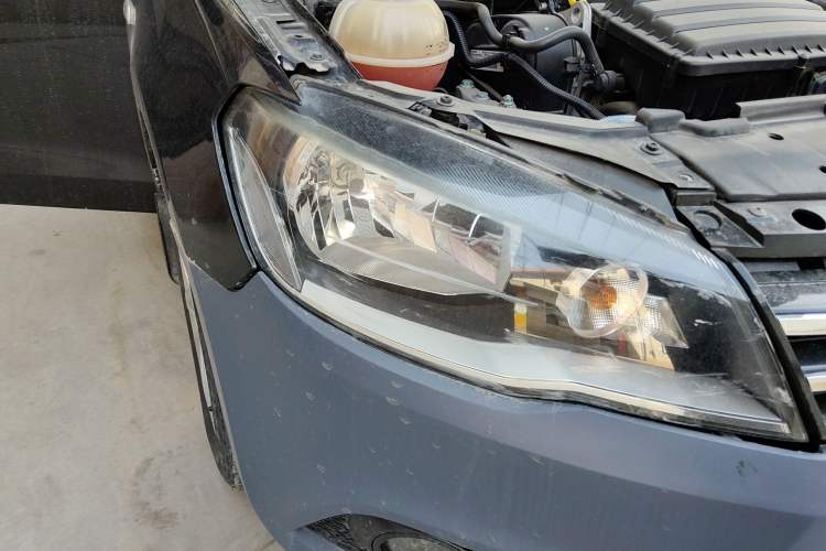 Used Volkswagen Jetta 2013 1.6L Manual Comfort Model Right Front Headlight