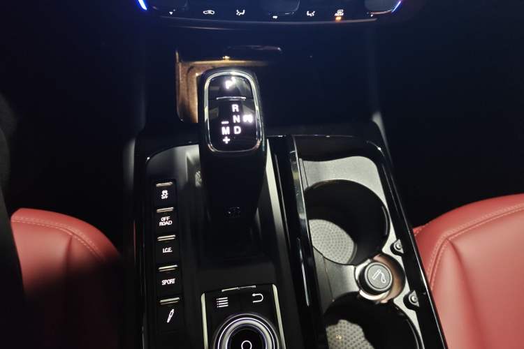 Used Maserati Levante 2018 3.0T Standard Edition Gear Lever