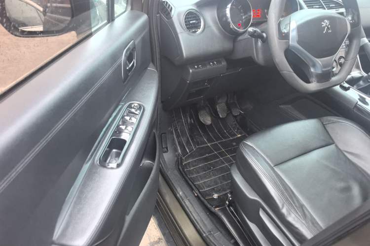 Used Peugeot 3008 2015 2.0L Manual Classic Edition Driver Seat