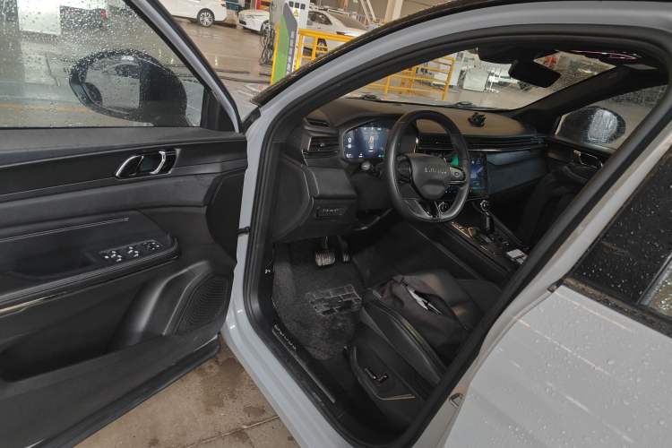 Used Lynk & Co 01 2023 1.5TD EM-F AM Driver Seat