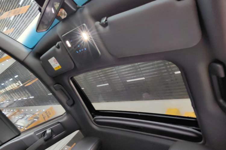 Used Toyota Avalon 2019 2.0L XLE Premium Edition China VI