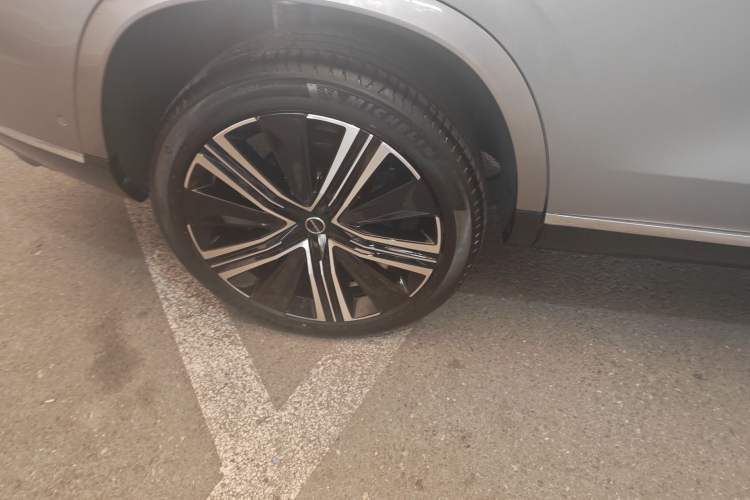 Used Roewe RX9 2023 2.0T Four-Wheel Drive Luxury Edition
