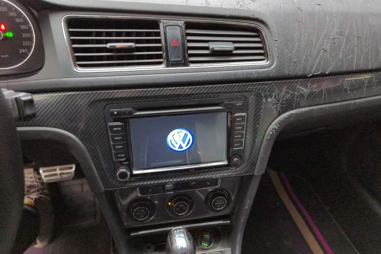 Used Volkswagen Cross Lavida 2014 1.4TSI DSG Audio And AC Panel