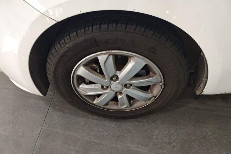 Used Kia K2 2015 Sedan 1.4L Automatic GLS Left Front Wheel Hub