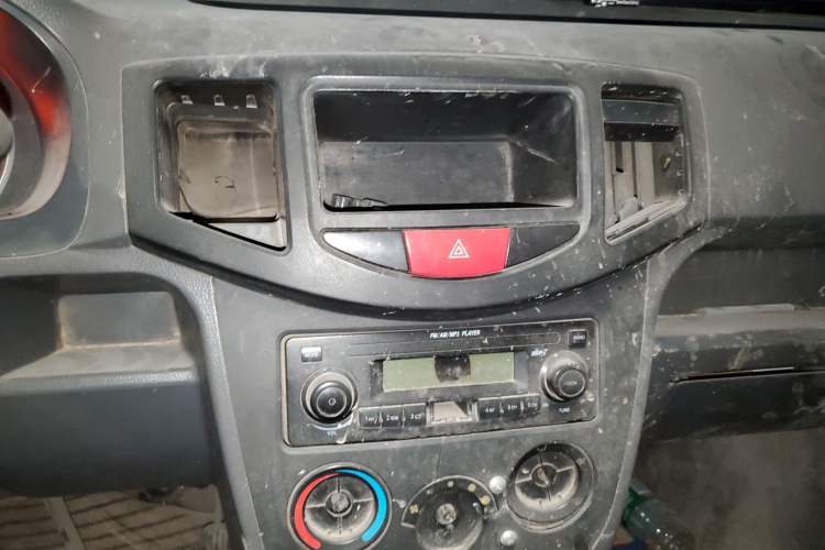 Used BAIC Weiwang 306 2011 1.3L base model 7 seats
