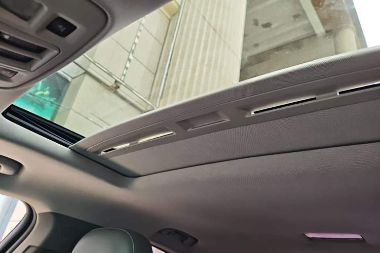 Used Chevrolet Malibu 2014 2.0L Automatic Luxury Edition Headliner