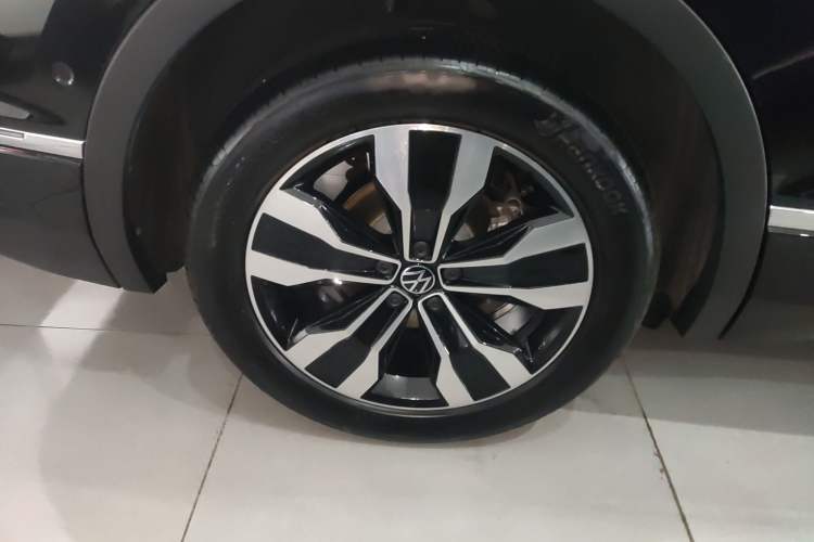 Used Volkswagen Tiguan L 2024 Outstanding Model 330TSI Automatic Two-Wheel Drive R-Line Dragon Glory Edition

