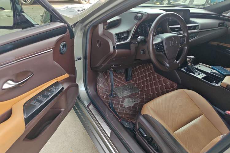 Used Lexus ES 2020 200 Excellence Edition
