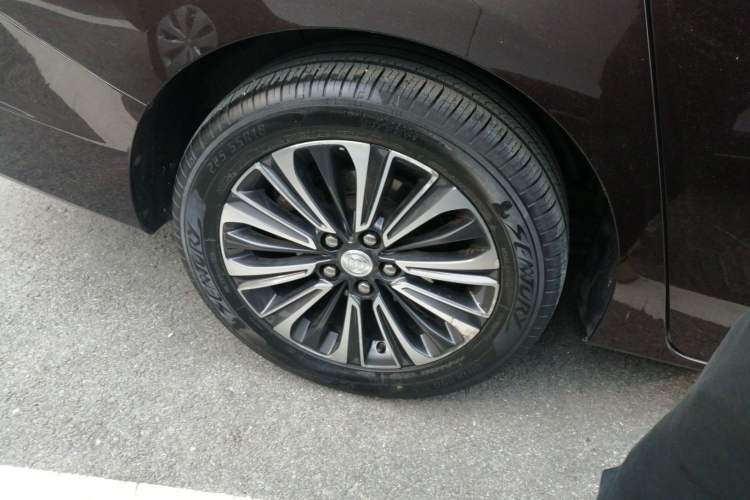 Used Buick GL8 2020 ES Land Cruiser 653T Luxury Model Exterior 8