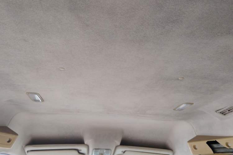 Used SAIC MAXUS Xintu V80 2011 2.5T Short Wheelbase Mid-Roof Yunjie Edition
