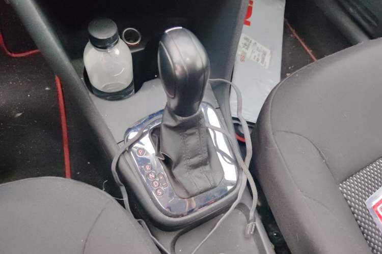Used Volkswagen Polo 2013 1.6L Automatic Comfort Edition Gear Lever