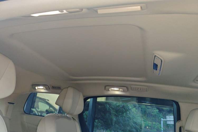 Used Buick GL8 2022 ES Landtrek 653T Luxury Edition