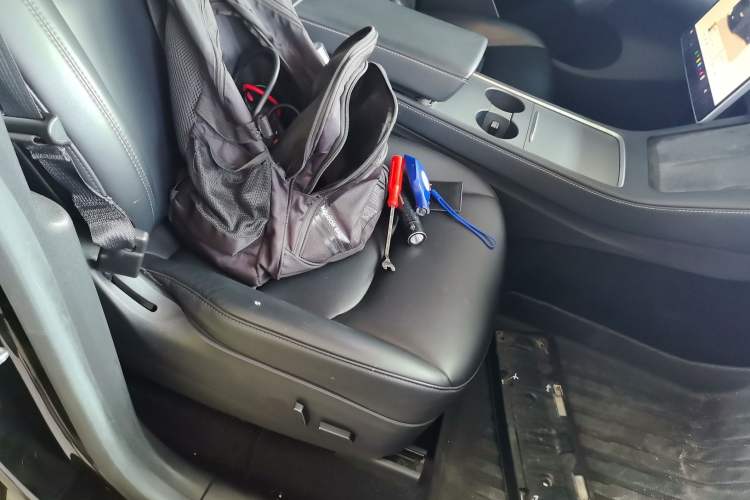 Used Tesla Model Y 2022 Performance High-Performance All-Wheel-Drive Version Right Front Seat