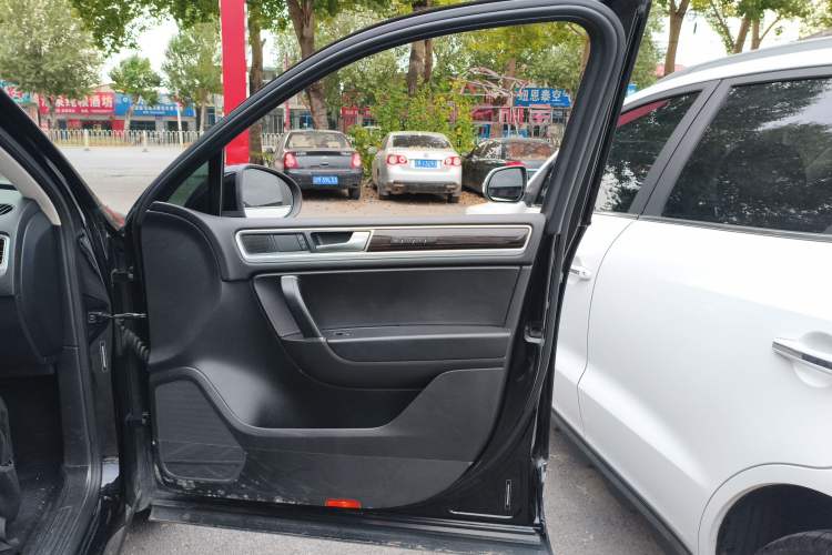 Used Volkswagen Touareg 2016 3.0 TSI High-End Version Right Front Door Interior