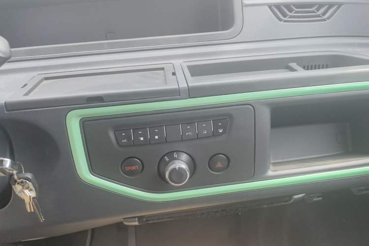Used Chengshi X2 2022 Wealth Edition Single-Row Box-Type Transport Vehicle
